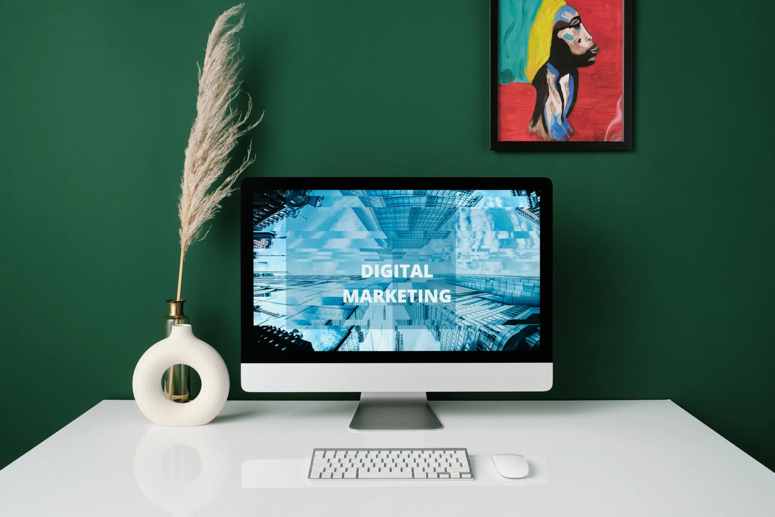 A cor do seu home office pode estar te sabotando sem que você perceba 1 A contemporary office desk with computer screen showcasing digital marketing content.