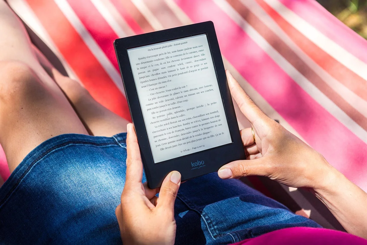 reading light, tablet, kobo, reading, digital, e-reader, reader, nature, book, holiday, relaxation, hammock, summer, books